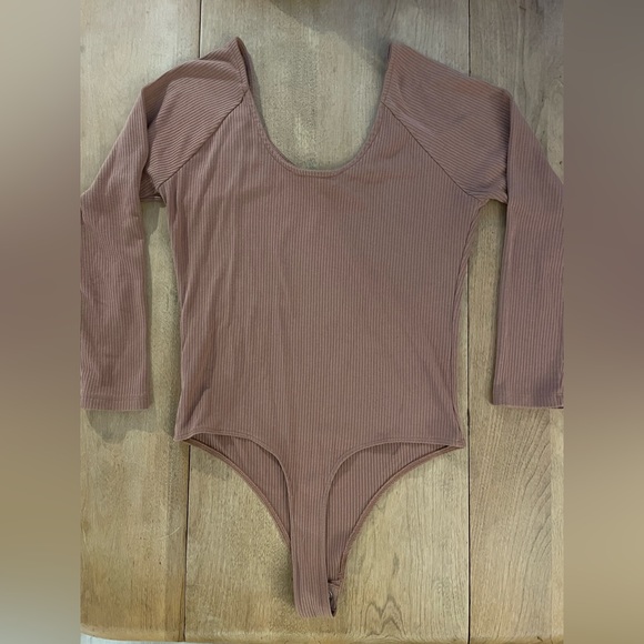 Banana Republic Ribbed, Quarter Sleeve Bodysuit - Dusty Rose / Neutral - XS - Picture 3 of 4